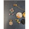 Image 2 : Lot of Brooches & Vintage Clip-On Earrings