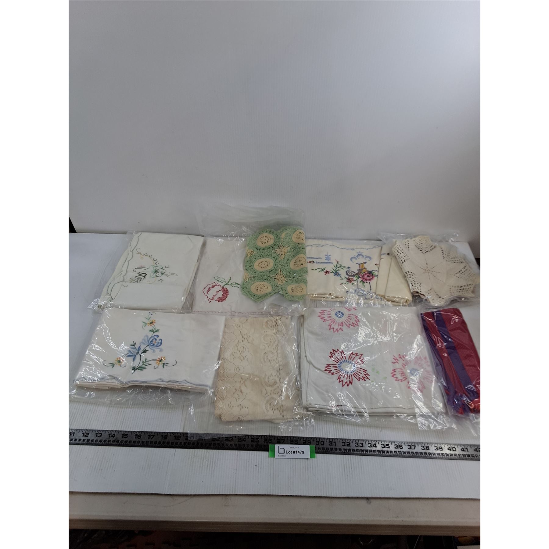 Assorted Vintage Table Linens & Doilies - Bodnarus Auctioneering
