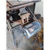 Image 2 : Rockwell Beaver 1 HP Electric Table Saw - Tested