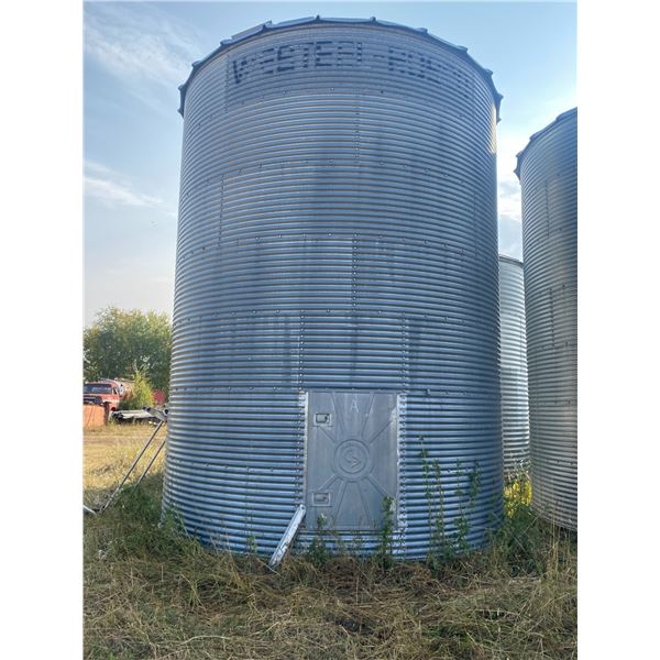 Westeel Rosco, 7-ring, 2350 Bu, wood floor, the floors are in fair to good condition.