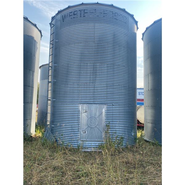 Westeel Rosco, 7-ring, 2350 Bu, wood floor, the floors are in fair to good condition.