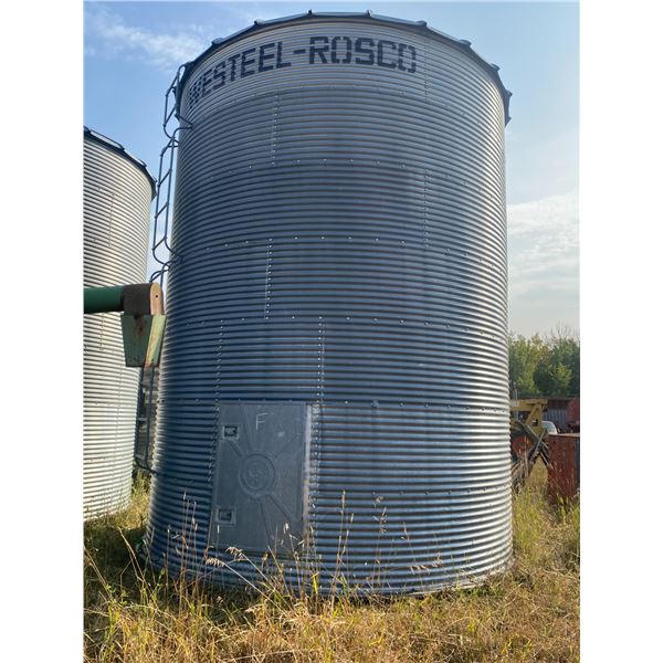Westeel Rosco, 7-ring, 2350 Bu, wood floor, the floors are in fair to good condition.