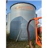 Image 1 : Butler, 4-ring, approx. 2000 Bu, wood floor, the floors are in fair to good condition.