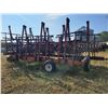 Image 6 : Western harrow packer bar, approx. 40 ft c/w P40 packers, tine harrows