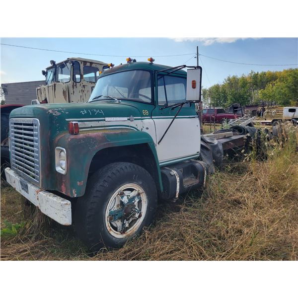 1973 IH Loadstar 1800 S/A cab & chassis 392 V8, 5 spd trans, 2 spd axle, air brakes, parked several 