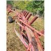 Image 12 : Massey Ferguson 880, 8 btm plow, 18 inch ,auto reset, spring trip coltors, very good condition