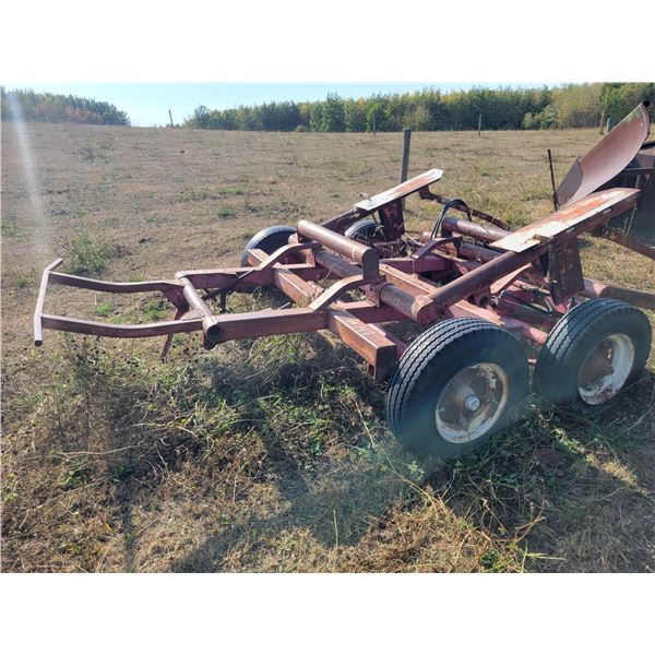 Bale Carrier model K-75, 3 bale capacity, hydraulic operation