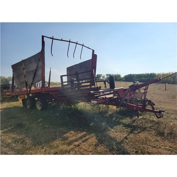 New Holland 1044 pull type Bale Wagon, 120 bale capacity, needs some welding repairs to rolling rack