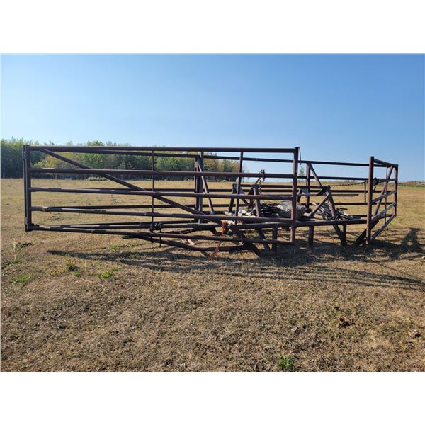 Heavy duty skidded self supporting coral panel, approx. 32 ft main panel & 16 ft gate on each end, 6
