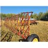 Image 5 : Farm King 50 ft harrow bar, 42 inch harrows, hyd. Lift, good condition