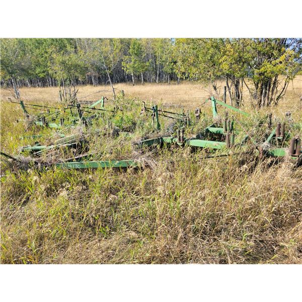 JD 250F Chisel plow, approx. 28 ft, mtd Bourgault harrows