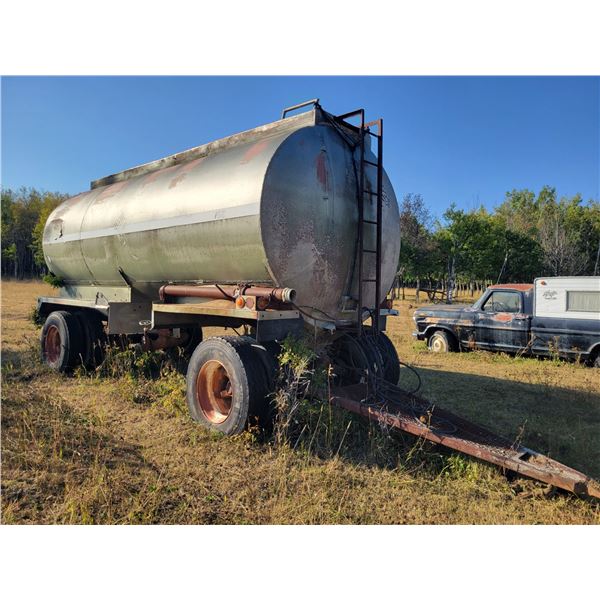 Fruehauf tank trailer, tank measures approx. 18 ft long x 8 ft wide x 7 ft high, 11x22.5 tires