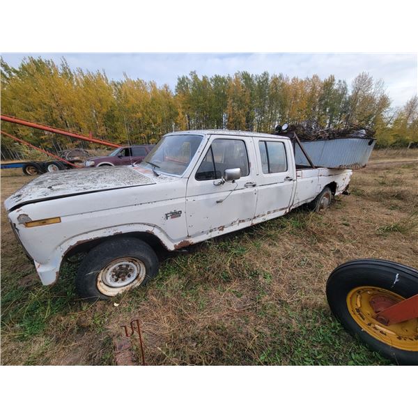 1986 Ford F350, 2 WD, 460 V8, 4 spd, gas, SN. 2FTJW35L2GCA56001, parked for years. Not running, Sold