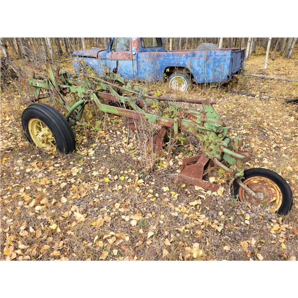 JD 4 btm plow c/w hyd. & power lift, 14-inch