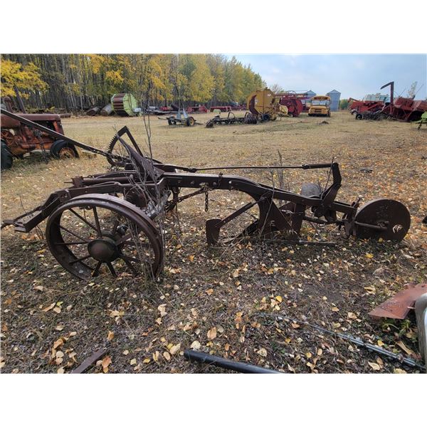 Cockshutt, 1 btm breaking plow