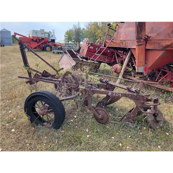 JD 3 btm plow, 14-inch btm c/w coulters