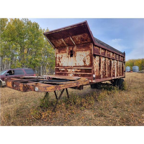 Approx. 17 ft steel box silage dump wagon, custom built, 4 stage telescopic hoist & air trip end gat
