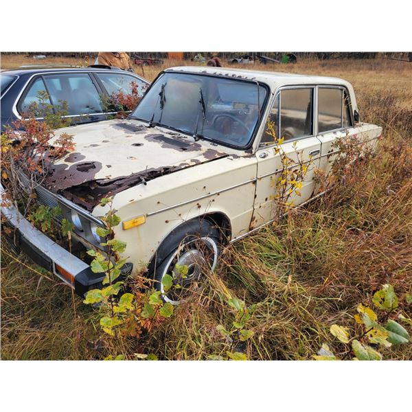 70's Honda car, complete, sold for parts