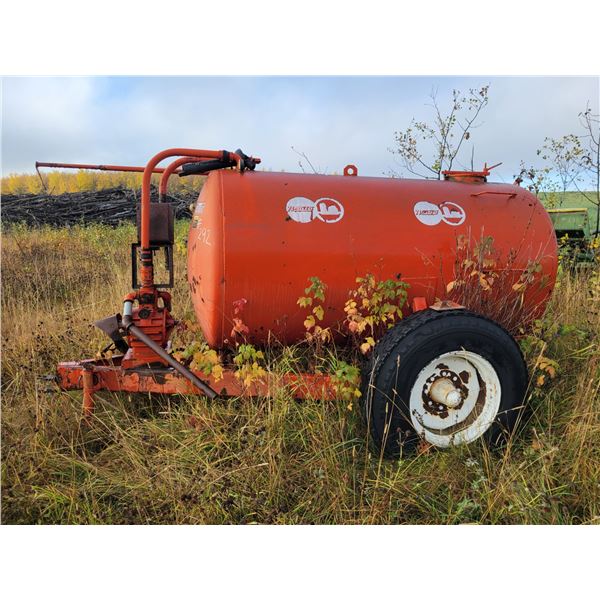 Beatty liquid manure spreader c/w pump, tank is rusted