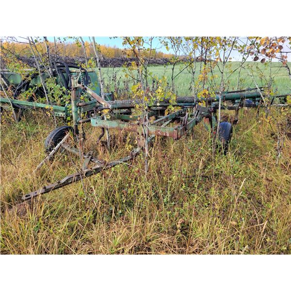 Oliver 4400 series, 6 btm plow, 16-inch btms, manual reset c/w coulters