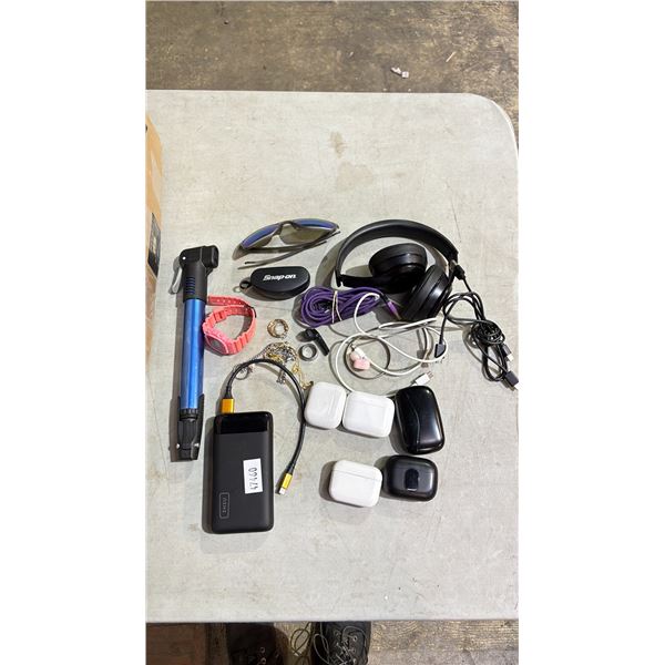 BAG OF MISCELLANEOUS ELECTRONICS & JEWELRY