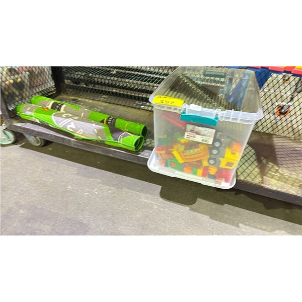 TOTE OF LARGE LEGO LIKE PIECES & 2 ROAD MAP FLOOR MATS