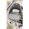 Image 2 : 3 ASSORTED OFFICE CHAIRS