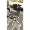 Image 5 : 3 ASSORTED OFFICE CHAIRS