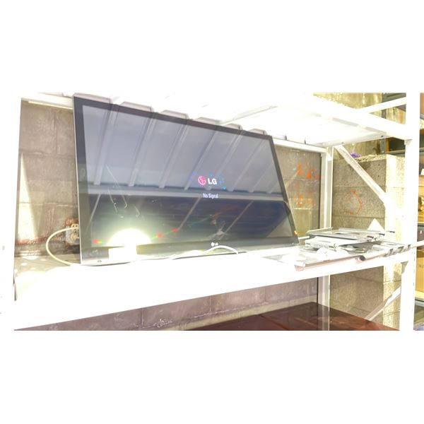 LG 46" LED TV WITH WALL MOUNT *TESTED, WORKING*