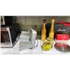 Image 3 : 2 MICROWAVES, MEAT SLICER, VILEDA MOP BUCKET & MORE