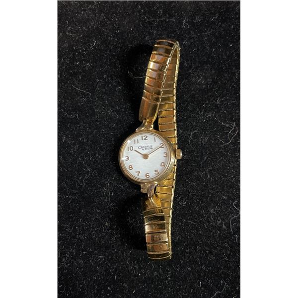 VINTAGE BULOVA QUARTZ A2 STAINLESS STEEL BACK CARAVEL ANALOG GOLD TONE EXPANSION WRIST WATCH