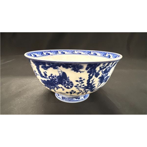 A BLUE & WHITE 'HORSE RIDER' BOWL