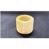 Image 1 : A MOTTLED CREAMY WHITE JADE ARCHER RING