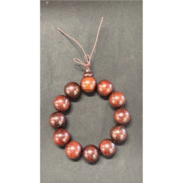 A PURPLE TAN WOOD BRACELET