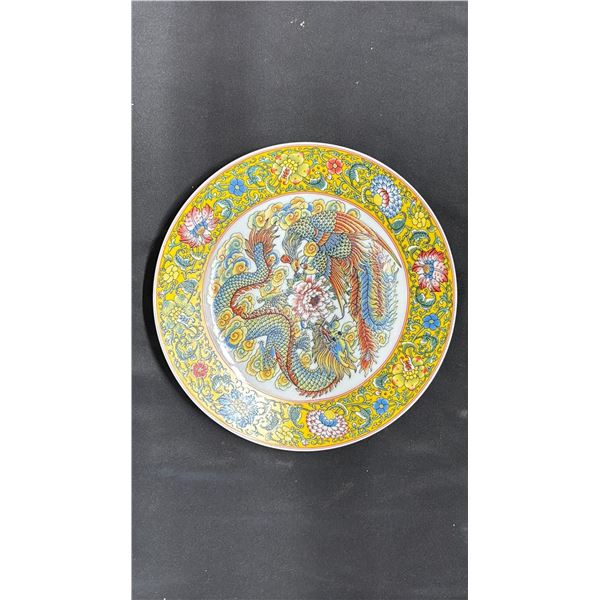A FAMILLE ROSE DRAGON MOTIF PLATE