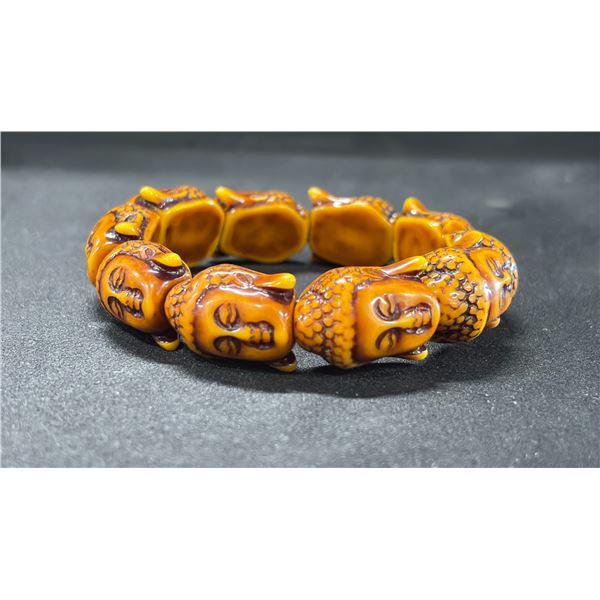 A NEPAL PORTRAIT OF GAUTAMA BUDDHA BRACELET
