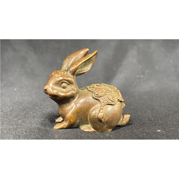 A COPPER RABBIT TEA TRAY ORNAMENT