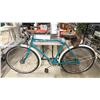 Image 1 : VINTAGE SINGLE SPEED CRUISER BIKE WITH BASKET