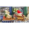 Image 3 : 5 ILLUMINATED CHRISTMAS STRUCTURES & ASSORTED CHRISTMAS DECOR ITEMS