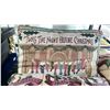 Image 8 : SHELF OF CHRISTMAS DECORATIONS - CHRISTMAS TREE DECORATIONS, THROW PILLOWS, ILLUMINATED CHRISTMAS