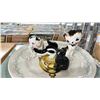 Image 8 : SHELF OF DECOR ITEMS