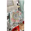 Image 9 : SHELF OF DECOR ITEMS