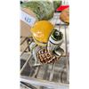Image 8 : SHELF OF DECOR ITEMS & DECORATIVE PLATES