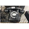 Image 1 : BLACK VINTAGE TELEPHONE