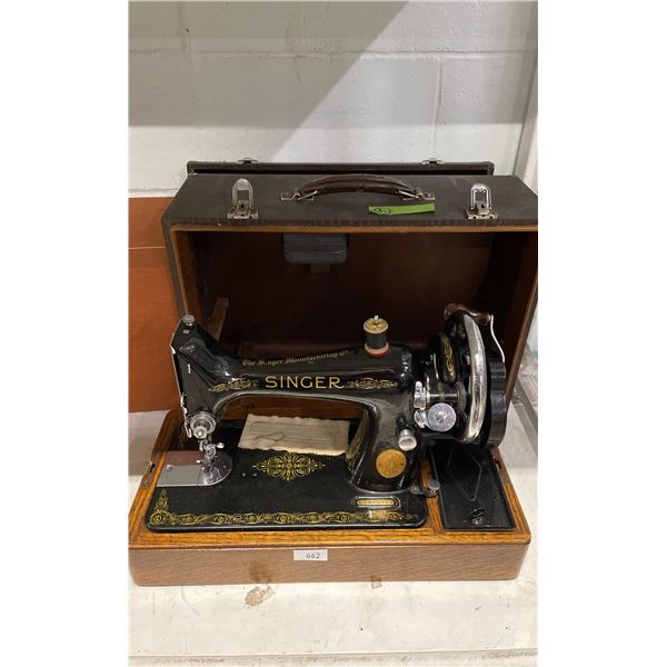 HAND OPERATED SINGER SEWING MACHINE WITH CASE