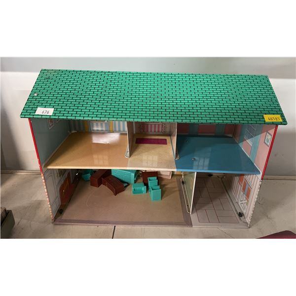 METAL DOLLHOUSE