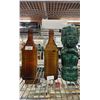 Image 3 : SHELF OF HOME DECOR ITEMS