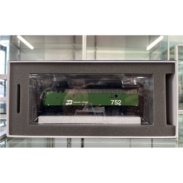 GENESIS BY ATHEARN BURLINGTON NORTHERN F7B FREIGHT HO SCALE MODEL TRAIN *WITH SOUND*