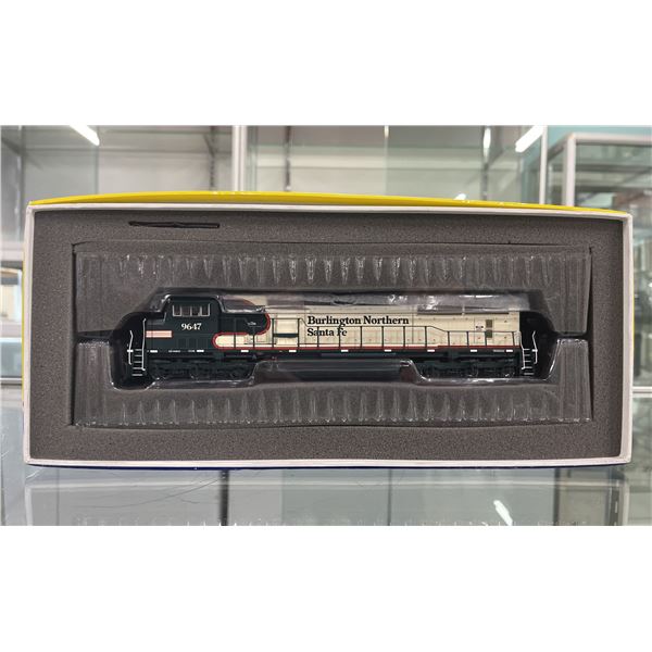 GENESIS BY ATHEARN BURLINGTON NORTHERN HO SCALE MODEL TRAIN