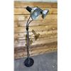 Image 1 : VINTAGE 2-LIGHT FLOOR LAMP